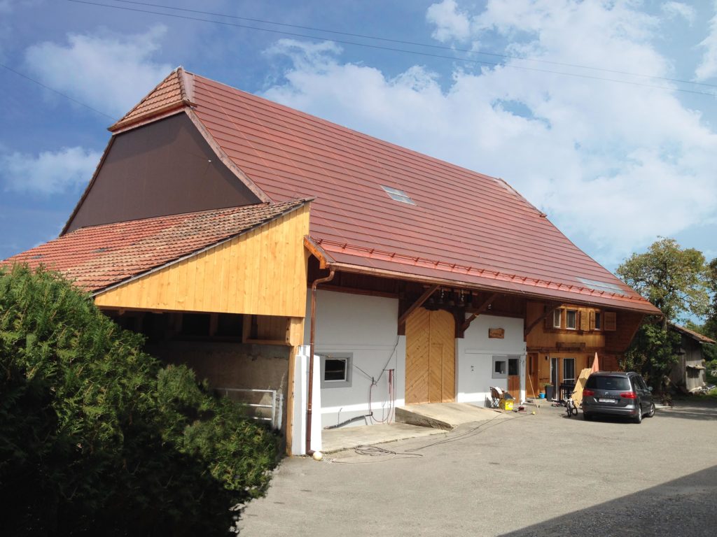 Maison rurale tuiles solaires 